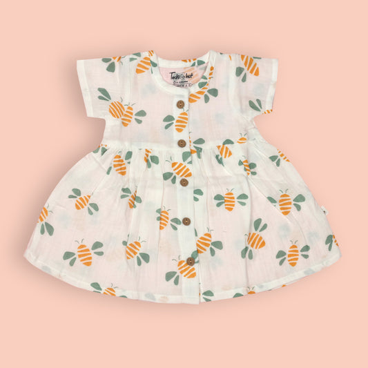 Premium Tod’s Hut Sweet Bee Frock – Soft White Muslin Dress with Charming Buzzing Bee, Perfect for Sunny Adventures!