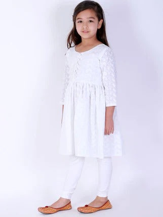 Pure Elegance: VASTRAMAY White Cotton Kurta & Leggings Set for Little Fashionistas