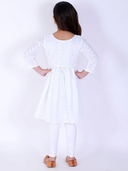 Pure Elegance: VASTRAMAY White Cotton Kurta & Leggings Set for Little Fashionistas