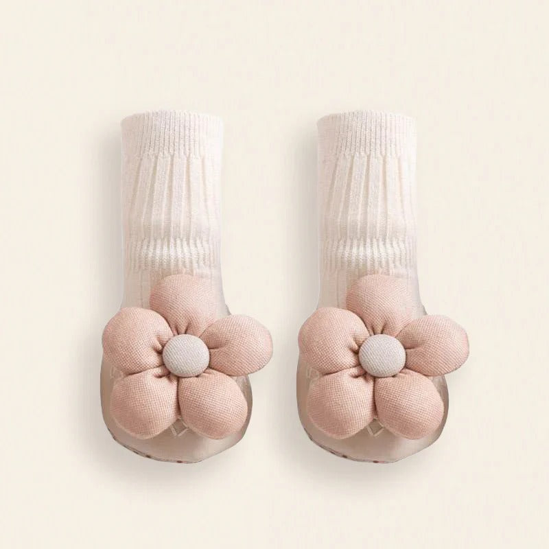 Elegant Comfort – Unisex White Flora Embroidered Socks