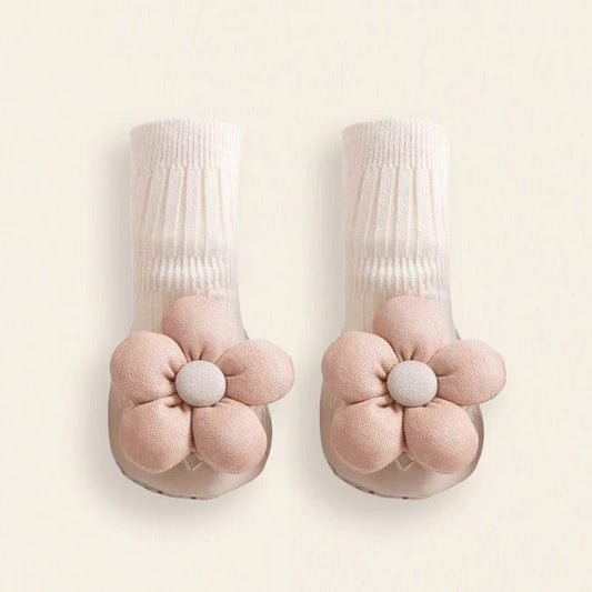 Elegant Comfort – Unisex White Flora Embroidered Socks