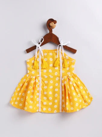 Twinkle in Yellow: VASTRAMAY Sleeveless Kurta with Playful Prints & Comfy Dhoti Pants