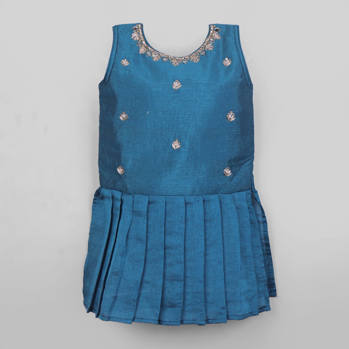 Little by Little’s party lehenga: sleeveless choli, flared skirt, and sparkling dupatta charm!