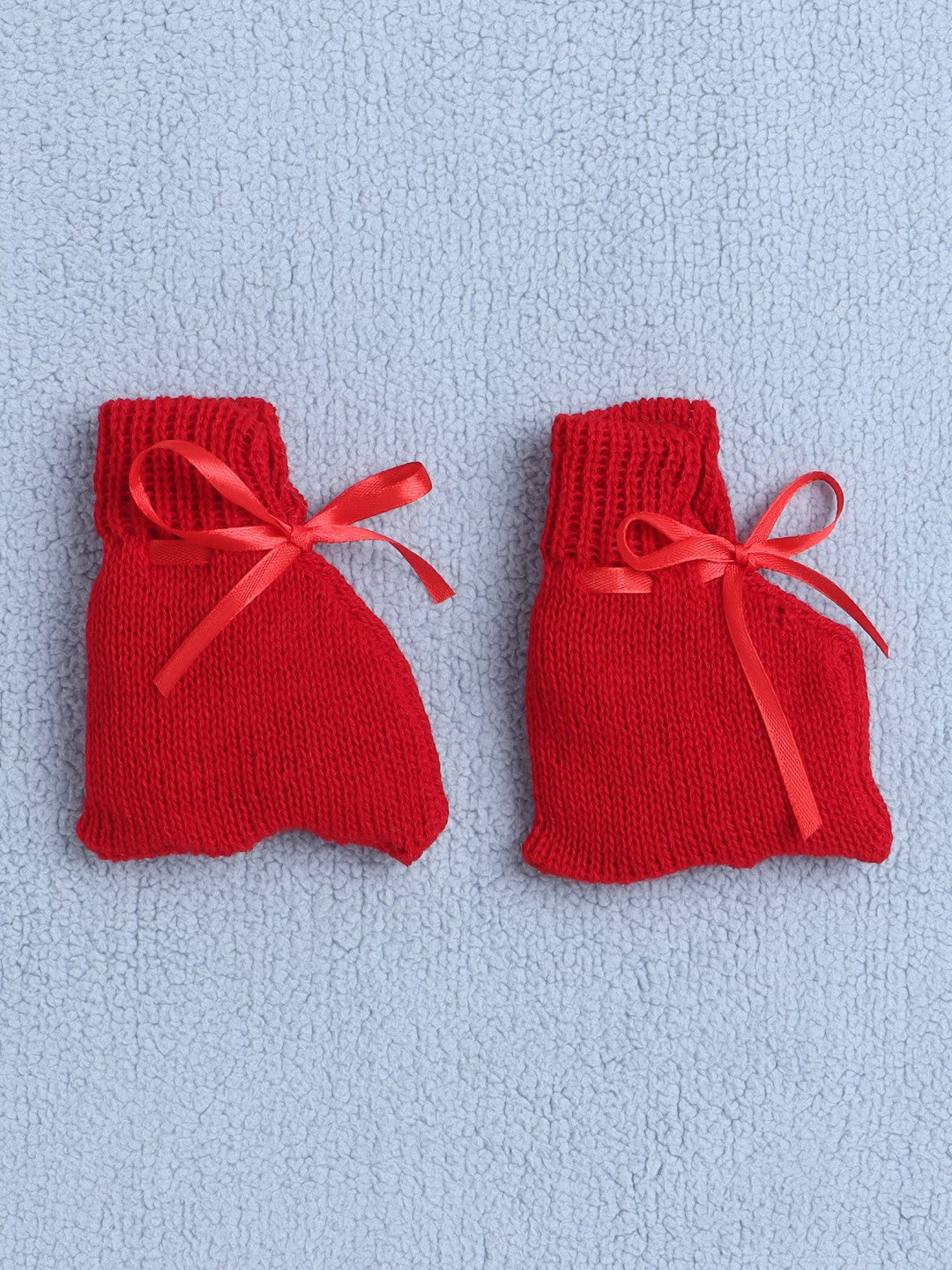 Bumzee’s unisex red sweater set: pure wool warmth with cap and socks for chilly days!