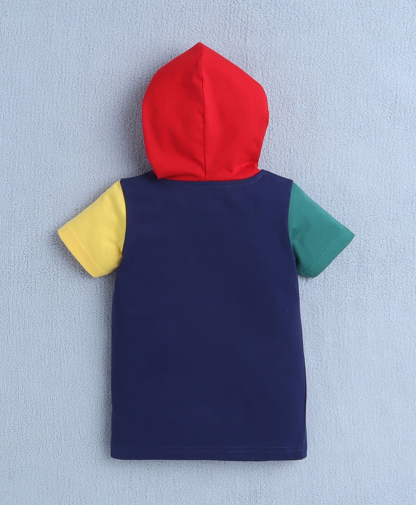 Baby World boys’ casual set: hooded T-shirt and shorts for smart outdoor fashion days!