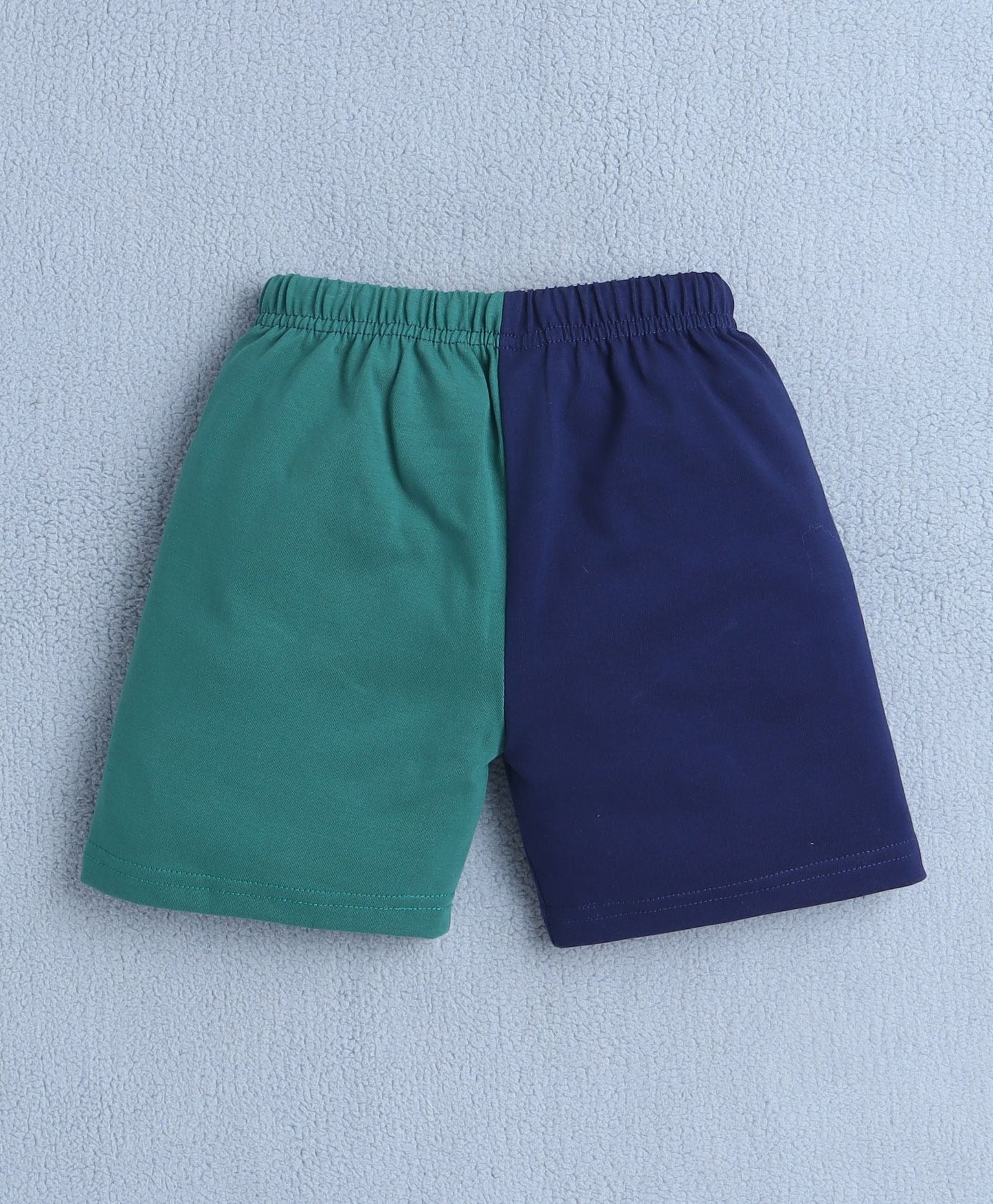 Baby World boys’ casual set: hooded T-shirt and shorts for smart outdoor fashion days!