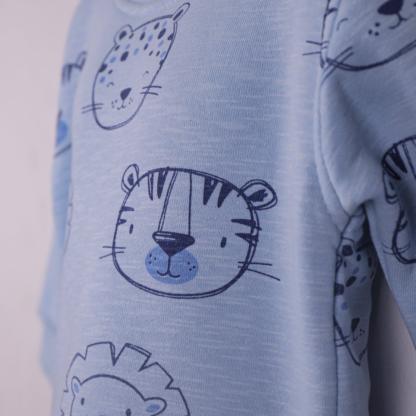 Trendy Winter Look – Boys’ Light Blue Sweatshirt with Prints