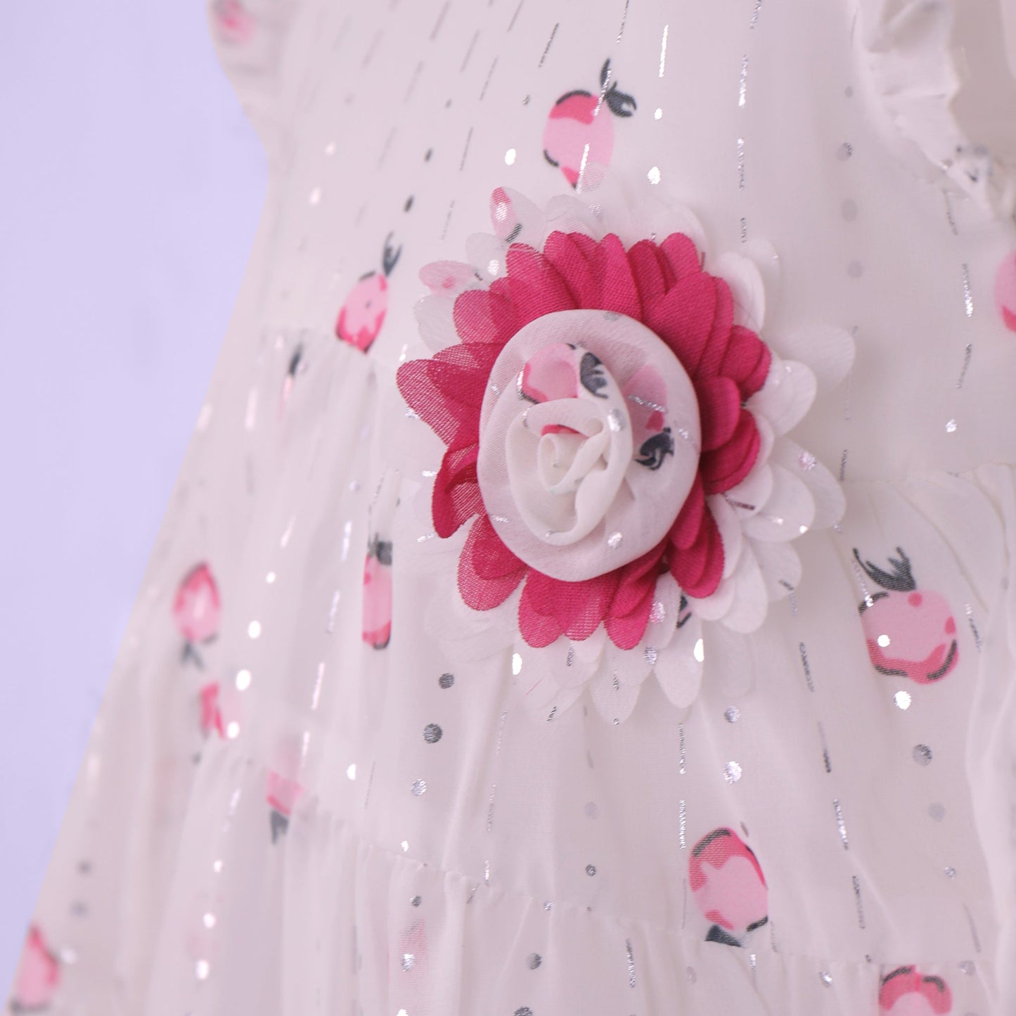 A Little Pari’s party frock: short sleeves, back zipper, and playful dark pink all-over prints!