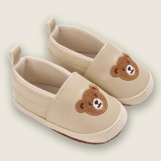 Beige Charm: Lille Barn Embroidered Slip-On Oxfords for Kids