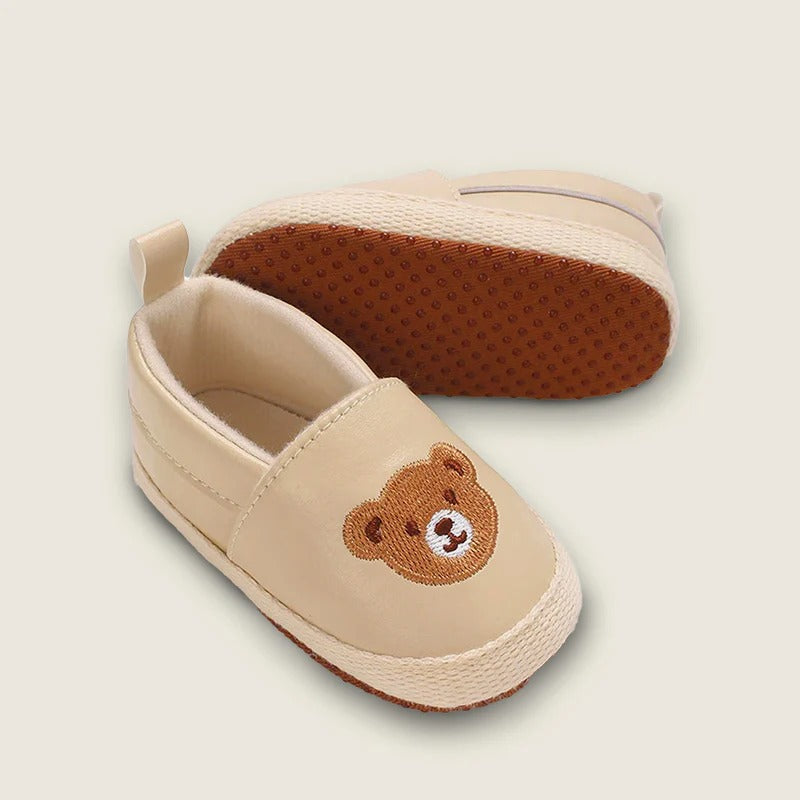 Beige Charm: Lille Barn Embroidered Slip-On Oxfords for Kids