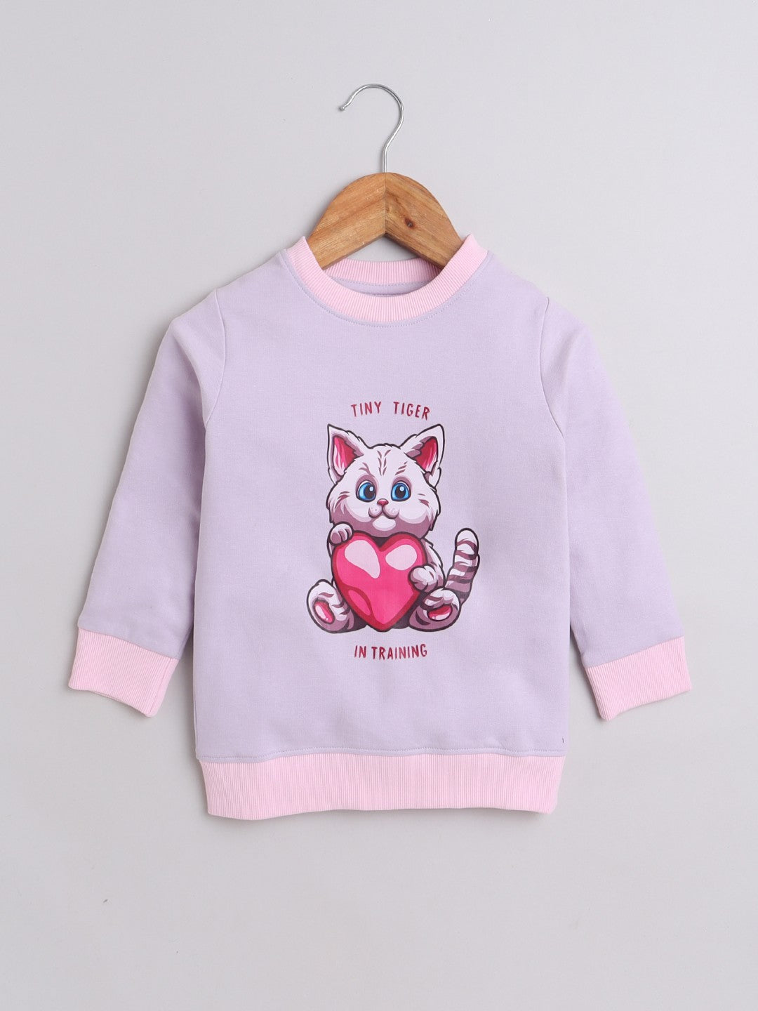 Bumzee’s comfortable sweatshirt: lilac charm, bold text, and all-season cozy style!