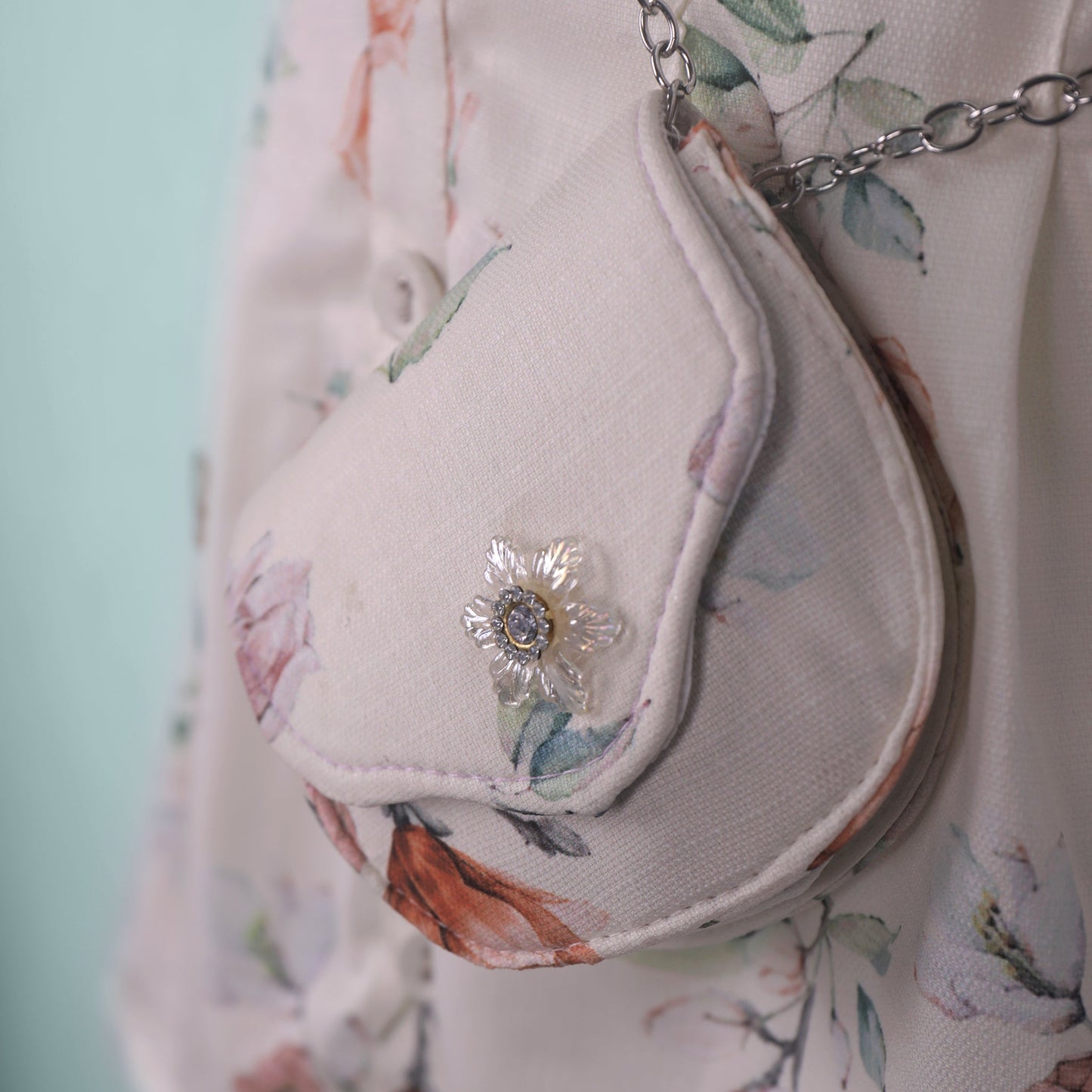 Chic & Stylish – Girls’ Cream All Over Print Dress with Accessories