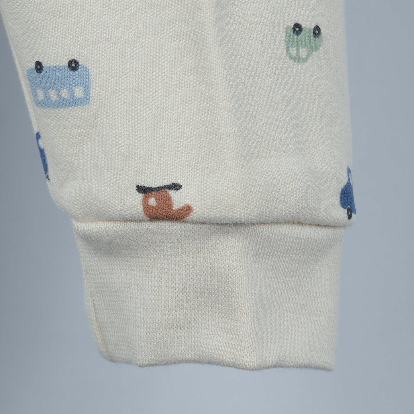 Creamy Comfort: Pink Rabbit All-Over Print Leggings | Skinny Fit for Winter Play