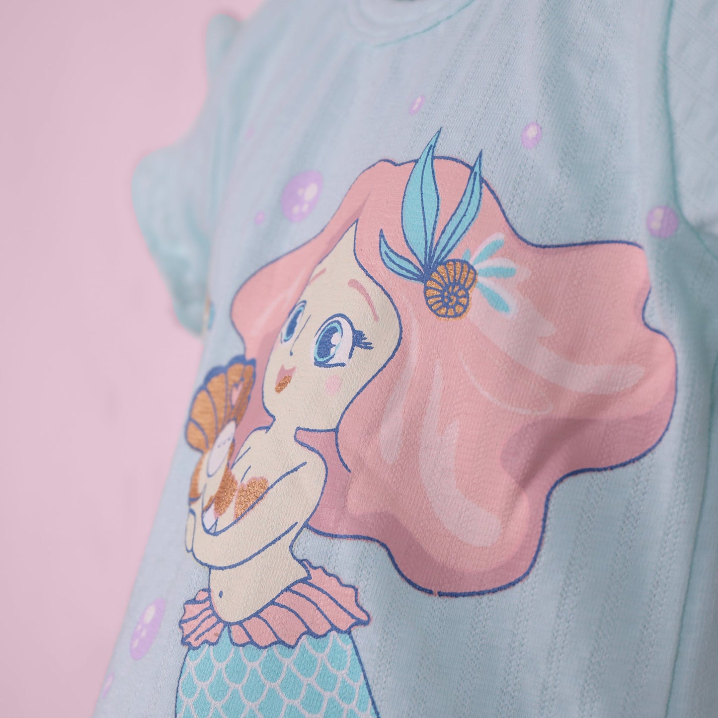 Baby's Day girls’ fashion: short sleeve top with back buttons and heartfelt print!