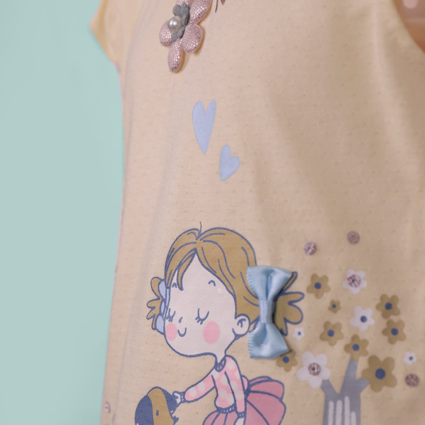 Stay cool and stylish with Baby’s Day top & shorts—perfect for smart outdoor adventures!