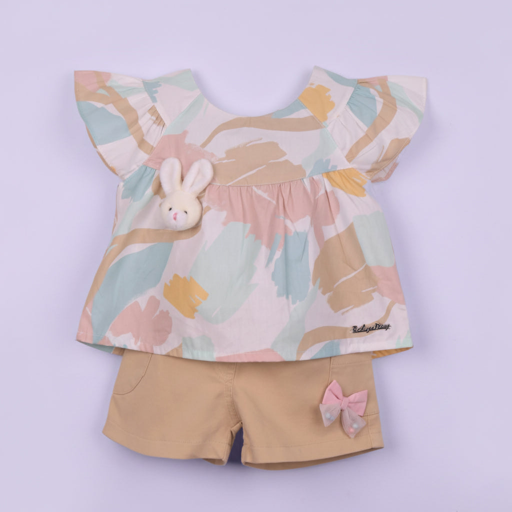 Enjoy sunny days in Baby’s Day set—soft fabric, slip-on shorts, and charming all-over prints!